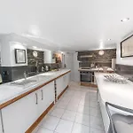 Sunny Brae, Dog Friendly